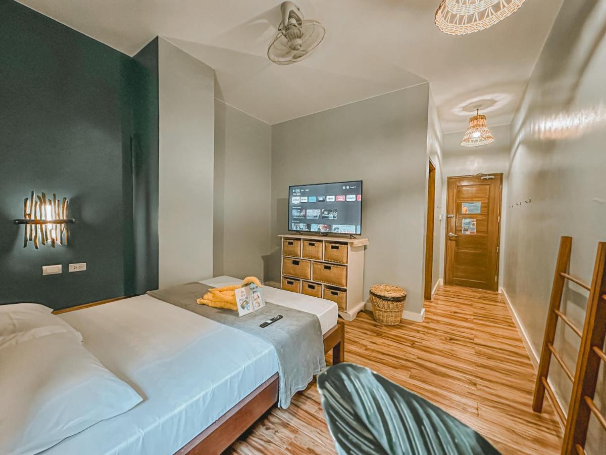Outpost Hostel - Đảo Coron Ngoại thất bức ảnh