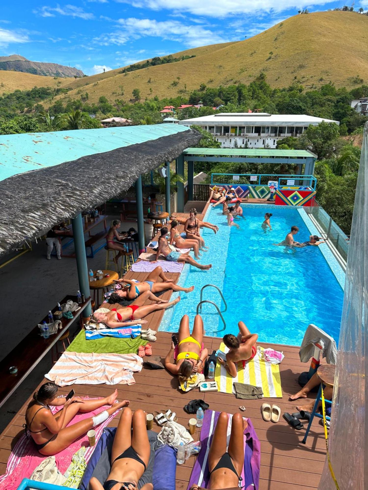 Outpost Hostel - Đảo Coron Ngoại thất bức ảnh